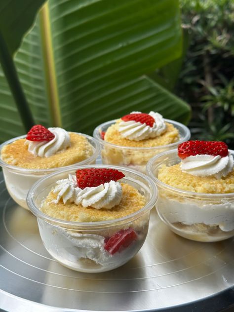 Individual Tres Leches Cake, Tres Leches Party Cups, Tres Leches Photography, Mini Tres Leches Cups, Tres Leches Mini Cake, Mini Tres Leches Cake Cups, Tres Leches Cake, Tres Leches, Mini Cakes