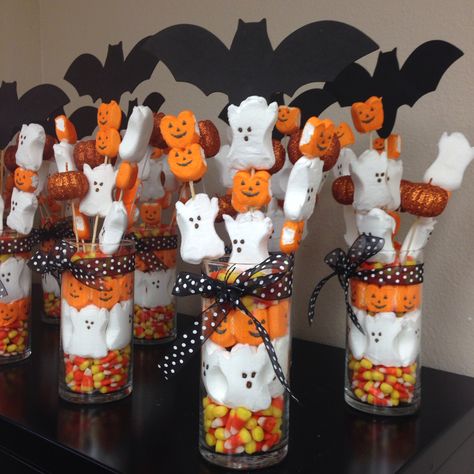 Halloween Centerpieces made with Peeps and candy corn! Easy diy and very inexpensive. @peepsbrand Candy Corn Centerpiece Ideas, Halloween Gender Reveal Centerpieces, Halloween Balloon Centerpieces, Diy Halloween Party Ideas, Kids Centerpieces, Halloween Party Centerpieces, Halloween Party Ideas For Kids, Easy Halloween Games, Halloween Centerpieces