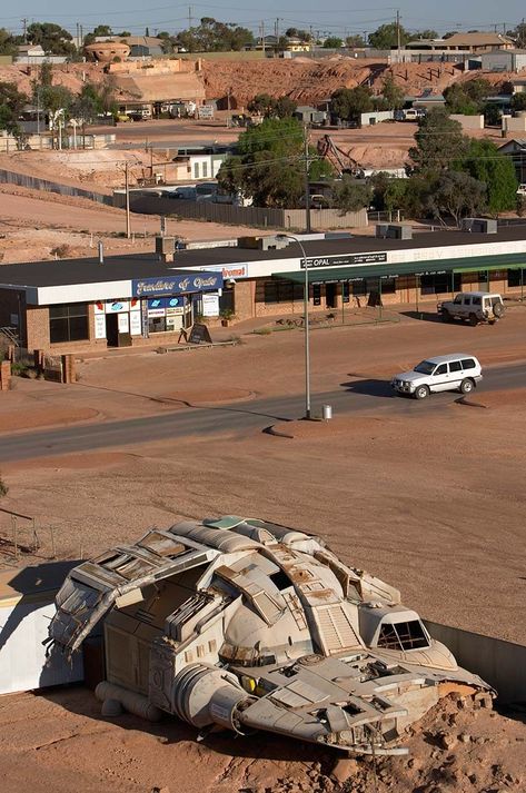 12 reasons to visit Coober Pedy in South Australia Holiday Australia, Aussie Outback, Australian Road Trip, Film Props, Australian Outback, Australia Photos, Outback Australia, Australian Travel, Coober Pedy