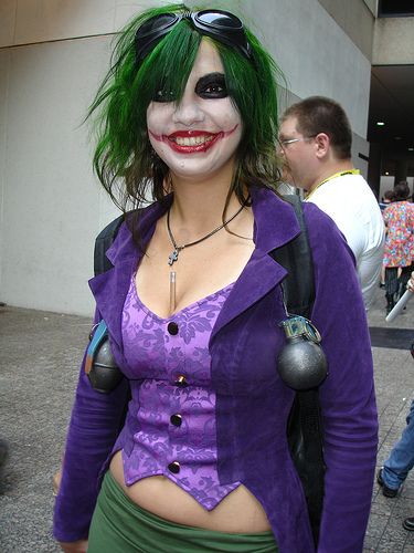 Cute girl in joker costume by That Bill Fellow, via Flickr Girl Joker Costume, Joker Costume Ideas, Female Joker Cosplay, Girl Joker, Female Joker Costume, Joker Outfit, Joker Halloween Costume, Female Joker, Purple Clothing