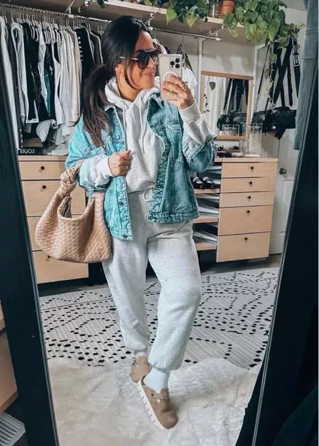 Cozy fall outfit inspo! Jean Jacket - Sweat Pants - Birkenstocks - Socks Day Out Winter Sweats Outfit, Sweat Pant Outfits, Birkenstock Outfit Winter, Birkenstock Clogs Outfit Fall, Birkenstock Outfit Fall, Outfit Ideas Midsize, Comfy Outfit Ideas, Mom Outfits Fall, Boston Outfits