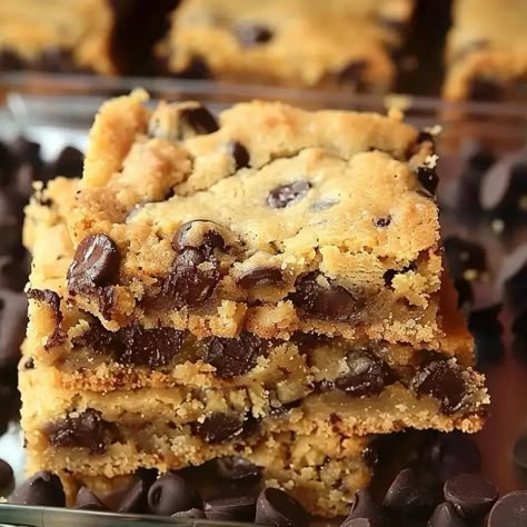 Lazy Chocolate Chip Cookie Bars Lazy Cookie Cake, Lazy Cake Mix Cookie Bars, Lazy Chocolate Chip Bars, Lazy Day Cookie Bars, Choc Chip Recipes, Lazy Day Cookies, Lazy Cookie Bars, Chocolate Chip Bar Cookies, Lazy Chocolate Chip Cookie Bars