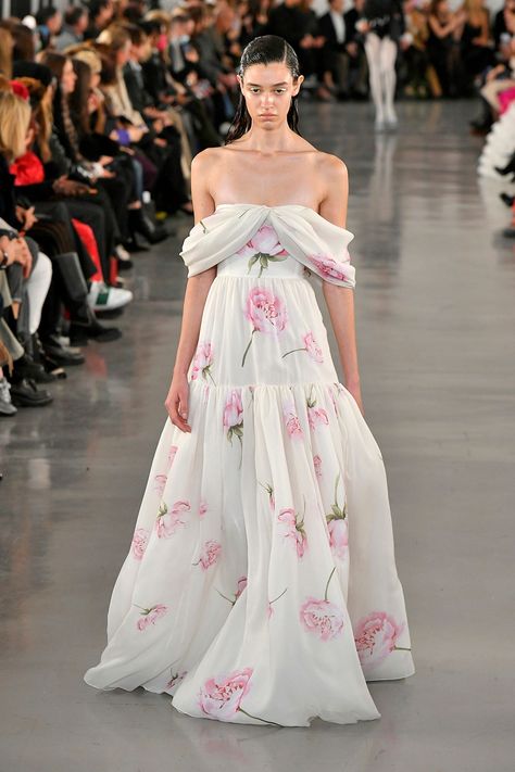 Giambattista Valli Haute Couture, 18th Century Fashion, Elegant Dresses Classy, Romantic Dress, Fantasy Dress, Giambattista Valli, Fall 2022, Designer Gowns, Western Dresses