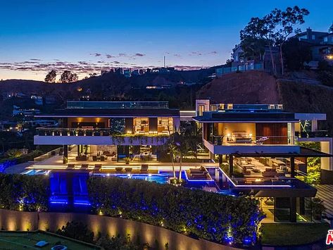 Atrium Garden, Million Dollar Rooms, Sunset Hill, Hollywood Hills Homes, Fotografi Kota, California Modern, Art Studio At Home, Modern Mansion, घर की सजावट