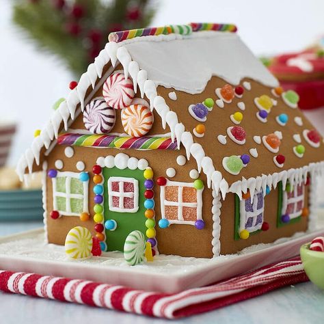 26+ Cute Gingerbread House Ideas | Wilton Easy Gingerbread House, Graham Cracker Gingerbread House, Homemade Gingerbread House, Gingerbread House Candy, Ginger Bread House Diy, Gingerbread Cottage, Cool Gingerbread Houses, Gingerbread House Template, Gingerbread House Recipe