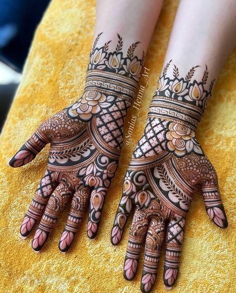 Bridal Henna for the lovely @simsima884 from last week by @sonias_henna_art 🤍 TEAM: @yellowponyproductions @embassygrand @panache.events.toronto @lesonne_bridals @iamjotidhillon @djsukh @primetime.photobooth.inc @universalfloorwraps @diyadecor @jazzyb #SimpleBridal #simplehenna #bridalinspiration #bridalinspo #mehndi #henna #torontohenna #torontohennaartist