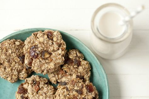 These cookies are perfect for those mornings when breakfast is on the go. We love them as a little snack while preparing dinner too. Date sweetened, and loaded with high fiber and sprouted oats. They are best fresh, but store any extras in the refrigerator. Yield: 16 cookies Ingredients 3 cups One Degree Organics Sprouted … Sprouted Rolled Oats, Sprouted Oats, Oat Breakfast Cookies, Oat Cake Recipes, Prune Recipes, Oat Breakfast, Df Recipes, Granola Breakfast, Salad Dressing Recipes Homemade