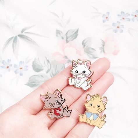 Disney Enamel Pins, Georgie Porgie, Disneyland Pins, Disney Pin Trading, Disney Merch, Jacket Pins, Pretty Pins, Disney Trading Pins, Disney Life