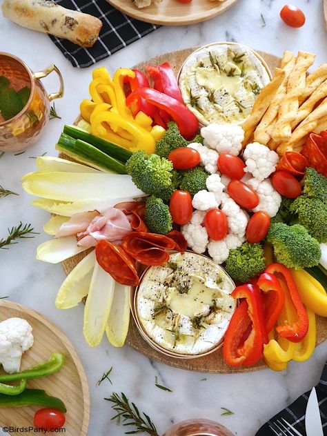 Camembert Cheese Fondue Board - quick and easy baked recipe for a lighter winter fondue that is perfect as a sharing appetizer or a dinner party! by BirdsParty.com @birdsparty #fondue #cheesefondue #renchfondue #fonduerecipe #camemebertrecipe #camembertfondue #bakedbrie #fondueboard #cheeseboard Cheeseball Pumpkin, Fondue Board, Appetizer Easy, Baked Recipe, Crudite Platter, Thanksgiving Appetizer, Fondue Recipe, Baked Camembert, Sharing Platters