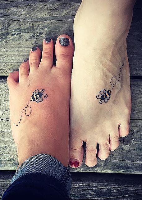 39 Mother-Daughter Tattoos A Bee Tattoo, Small Bee Tattoo, Mom Daughter Tattoos, Bumble Bee Tattoo, Tattoo Trend, Mother Daughter Tattoos, Bee Tattoo, Matching Tattoo, Tattoo Feminina