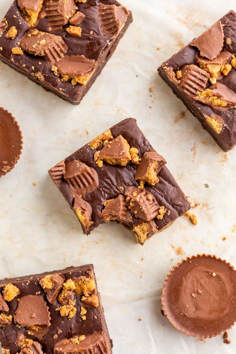 Reeses Cups, Butter Fudge, Fudge Easy, Peanut Butter Fudge, Fudge Recipes, Peanut Butter Cups, Vegetarian Chocolate, Base Foods, Melting Chocolate