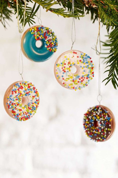 Donut ornament set christmas Tree decorations for the Heart Eyed Foodie New Years Eve Resolutions, Icing Aesthetic, Food Christmas Ornaments, Donut Christmas Tree, Donut Christmas, Pastel Christmas Tree, Easy Christmas Ideas, Christmas Trees White, Donut Ornament