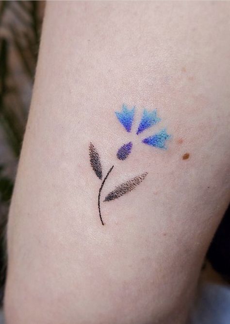 Tattoo School, Colorful Flower Tattoo, Tattoo Minimal, Handpoke Tattoo, Mini Tattoo, Delicate Tattoo, Painting Tattoo, Discreet Tattoos, School Tattoo