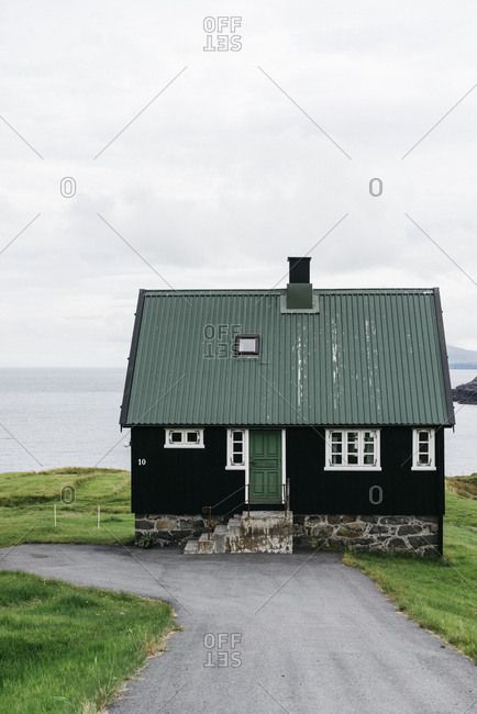 House With Green Door, Green Home Exterior, Black Homes, Green Roof House, Green Siding, Log Cabin Exterior, Black Cabin, Mountain Home Exterior, Black Houses