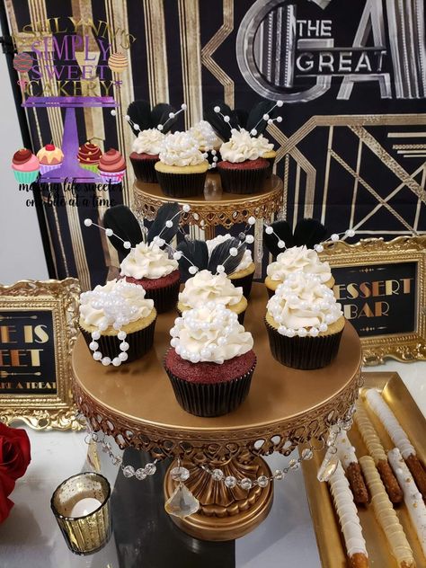 Great Gatsby Cupcakes, Gatsby Cupcakes Ideas, Roaring 20s Cupcakes, Gatsby Cupcakes Roaring 20s, The Great Gatsby Cake, Classy 21st Birthday, Great Gatsby Cake, Gatsby Cake, Gatsby Gala