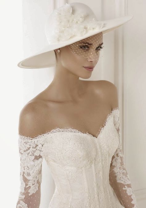 Gorgeous hat.💋 Pronovias Bridal, Bride Hat, Bridal Hat, Elegant Hats, Wedding Dress Trends, Wedding Hats, Lace Wedding Dress, Beautiful Hats, Vow Renewal