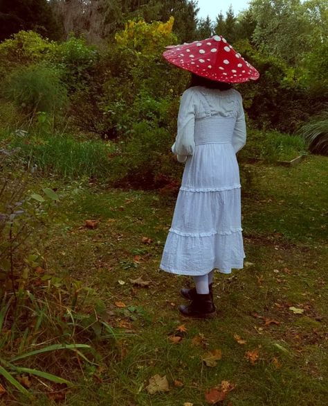 Mushroon Hat, Big Mushroom Hat, Mushroom Hat Aesthetic, Mushroom Hat Ren Fair, Mushroom Cap Hat, Mushrooms Dress, Mushroom Costume Women, Mushroom Costumes, Mushroom Halloween Costume