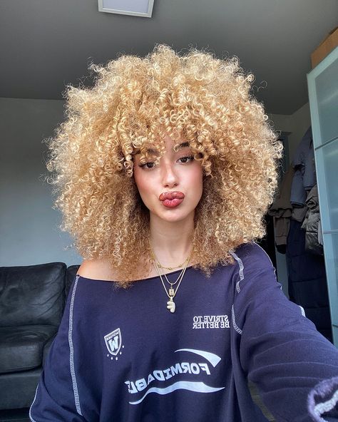 Whatevs 👩🏼‍🦱 _ _ Blonde afro girl, blonde afro, blonde 3c curly hair, blonde fro, blonde curls, 3c curls, 4a curls Blonde 4b Hair, Afro Blonde Hair, Curly Hair Fro, Curly Honey Blonde Hair, Blonde Afro Hair, Blonde Curly Hair Black Women, Short Blonde Curls, Curly Hair White Girl, 4a Curls