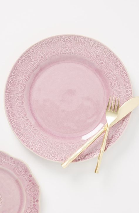 Pink stoneware plates featuring a vintage-inspired floral pattern. #pink #pattern #floral #stoneware #plates #dinnerware Pink Dinner Plates, Anthropologie Home, Dining Plates, Anthropologie Uk, Everyday Dishes, Estilo Boho Chic, Plate Crafts, Vintage Dinnerware, Pink Kitchen