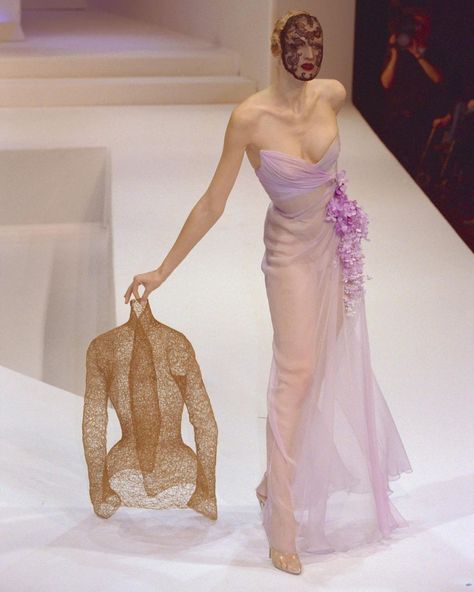 GlamFromVenus🍸 on Instagram: “Mugler 1999” Mugler 90s, Corset Inspiration, Extraordinary Fashion, Haute Couture Looks, Georgia May Jagger, Couture Looks, Prom Looks, Thierry Mugler, Naomi Campbell