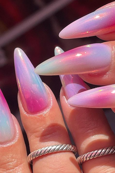 Step into a world of enchantment with these iridescent stiletto nails, adorned with a stunning pastel rainbow chrome sheen. Watch as these mesmerizing hues gracefully shift in the light, creating a glossy, opalescent effect that adds a touch of magic to any look. Each gesture becomes an ethereal masterpiece with the smooth ombre effect. Prepare to be spellbound by these absolutely captivating nails! // Photo Credit: Instagram @groovynailsbybea Ombre Nail Designs Purple, Pastel Iridescent Nails, Tie Dye Chrome Nails, Pastel Rainbow Chrome Nails, Pastel Rainbow Ombre Nails, Rainbow Chrome Nails Designs, Rainbow Iridescent Nails, Chrome Rainbow Nails, Chrome Pastel Nails