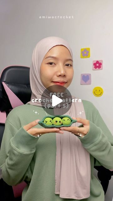 Amiwa Crochet | Widya Amalia on Instagram: "Save for later! 🫛✨
Please tag me if you made peas in a pod with my pattern!
I would love to see and share ur creation! 🥰💗
Happy crocheting fwends! 🧚‍��♀️✨🧶

#freepattern #crochet #amigurumi #crochetpattern #amigurumipattern #crocheting #peas #peascrochet #foodcrochet #simplecrochet #easycrochet #peaspattern #crochetinspo #cutecrochet" 2 Peas In A Pod Crochet Pattern, Pea Crochet, Crochet Pea Pod Pattern Free, Crochet Peas In A Pod Pattern Free, Crochet Peas In A Pod, Peas In A Pod Crochet, Peas In A Pod, Peas, Cute Crochet