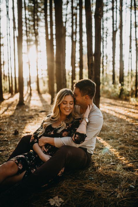 Pine Forest Couple Photoshoot, Pine Forest Photography Couple, Forest Preserve Engagement Photos, Pine Forest Photoshoot, Forest Engagement Photos, Forest Engagement, Couple Engagement Pictures, Engagement Photos Country, Outdoor Engagement Photos