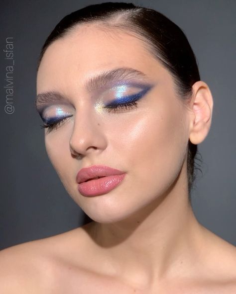 Wet Eye Look, Malvina Isfan, Eye Makeup Guide, Makeup Ojos, Wet Lips, Ethereal Makeup, Colorful Eye Makeup, Makeup Eye Looks, Bold Makeup