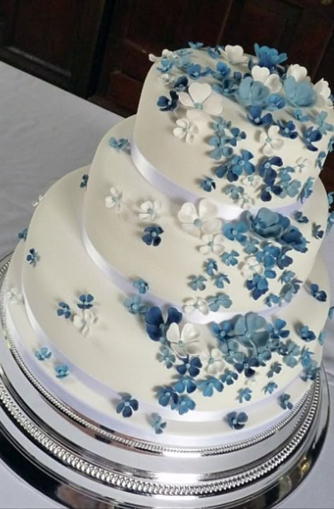 Quinceañera Cakes Blue, Periwinkle Wedding Cake, Quince Cakes Blue, Quinceanera Cakes Blue, Wedding Cakes With Blue, Blue Flower Wedding Cake, Blue Fondant Flowers, Blue Flowers Cake, Blue Wedding Cake Ideas