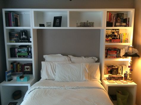 Book Case Headboard Ideas, Book Shelf Headboard Ideas, Built In Shelving Around Bed, Bed Bookshelf Headboard, Book Shelf Headboard, Bed Bridge Bookcase, Diy Bookshelf Headboard, Shelves Around Bed, Diy Headboard With Shelves