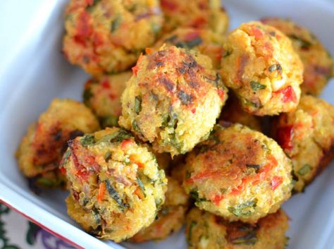 Yes Chef: Quinoa Balls Quinoa Balls, Mom Group, Mini Bites, Snacks Für Party, Idee Pasto Sano, Red Pepper, Finger Food, Vegetarian Dishes, Appetizer Snacks