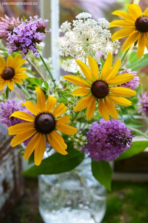 Tree Garden Design, Roadside Stand, The Bees Knees, Flea Market Gardening, Glass Garden Flowers, Garden Totems, Mixed Flowers, Herb Garden Design, Upcycle Garden