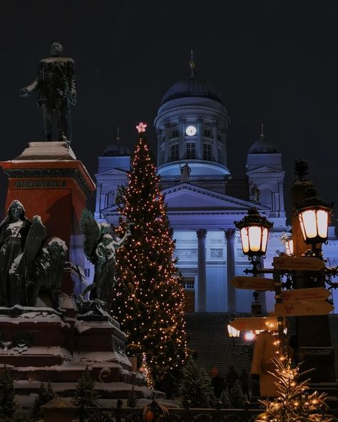 Helsinki Christmas, Helsinki Winter, Finland Christmas, Travel Finland, Finland Helsinki, Scandinavian Aesthetic, Nordic Countries, Civil Liberties, Sparkling Lights