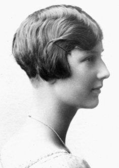 1920s Hair Short, 1910 Hair, Flapper Hair, Retro Updo, Long Hair Cut Short, 1920s Hair, Crop Hair, 2015 Hairstyles, Retro Hairstyles