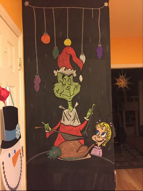 Christmas Chalkboard Art Grinch, Grinch Chalkboard Art, November Chalkboard Ideas, Chalkboard Restaurant, Christmas Chalkboard Art, Kitchen Chalkboard, Chalk Wall, Chalkboard Drawings, Christmas Chalkboard