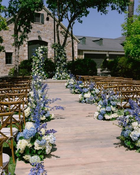 When the 'something blue' is the ceremony itself! 💙 We loved orchestrating this incredibly romantic wedding for Julia and Kevin at @trincheronapavalley, where opulent florals with soft blue hues beautifully enhanced this picturesque estate.⁠ ⁠ Planning & Design: @coledrakeevents⁠ Caterer: @tfewines⁠ Florist: @flowersbyedgar⁠ Bartending: @sfcocktail.club Florist: @flowersbyedgar⁠ Photographer: @brianamarieweddings⁠ Videography: @grant_gottschalk⁠ Rentals: IG: @encoreeventsrentals⁠ Lighting: @t... Country Club Wedding Ceremony, Blue Bonnet Wedding, Coastal Grandmother Wedding, Blue Wedding Ceremony, French Blue Wedding, Blue Beach Wedding, Dahlias Wedding, Floral Chandelier, Blue Wedding Flowers