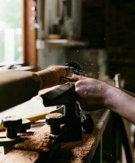 Oc Story, Working With Wood, Environmental Portraits, Image Film, Industrial Photography, Contemporary Office, Guy Stuff, Wood Worker, Wooden Desk