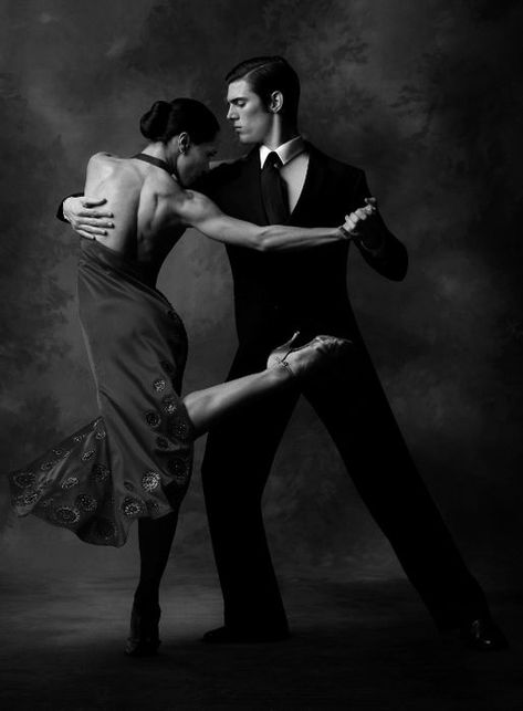 I want to learn how to do this! You're never too old to learn how to Argentine Tango! #howtodance Tango Art, Dancing Art, Tango Dancers, Dancing Drawings, Tango Dance, Ballroom Dance Shoes, Argentine Tango, Dance Movement, Shall We Dance