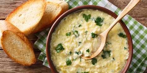 Homemade Stracciatella alla Romana: Italian Egg Drop Soup - La Cucina Italiana Italian Egg Drop Soup, Basic Soup Recipe, Stracciatella Soup, Italian Chicken Soup, Italian Eggs, Egg Drop Soup, Egg Drop, Comfort Soup, Italian Chicken