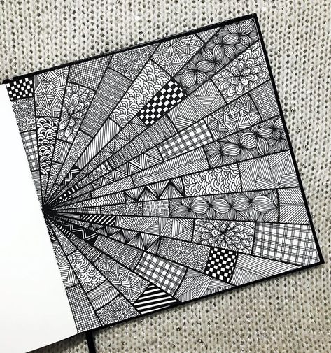 Fineliner Art Simple, Pencil Sketches Landscape, Geometric Coloring Pages, Fineliner Art, Doodle Paint, Zen Doodle Patterns, Easy Mandala Drawing, Mandala Art Therapy, Zen Doodle Art