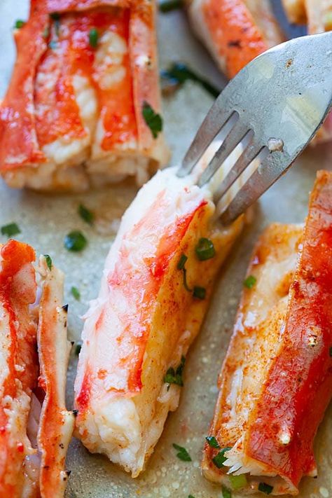 Close up picture of king crab, with sweet and tender crab meat inside the crab legs. Crab Legs In The Oven, King Crab Recipe, King Crab Legs Recipe, Crab Legs Recipe, Chicken Breast Crockpot Recipes, Crockpot Chicken Breast, King Crab Legs, Rasa Malaysia, Crab Recipes