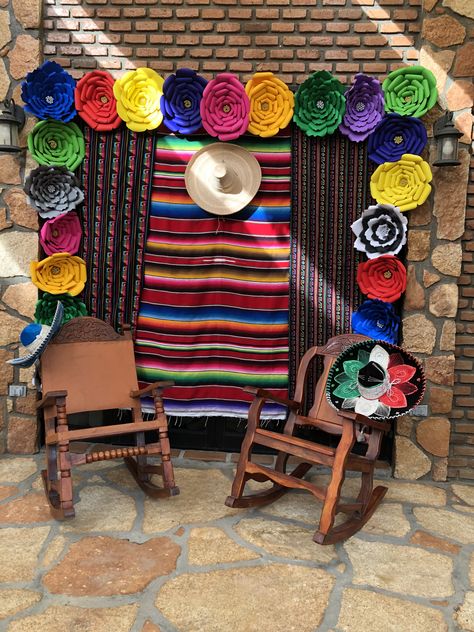 Photo Both For Party, Mexican Photo Booth, Halloween Parade Float, Fiesta Photo Booth, Diy Backdrop Stand, Party Photo Booth Backdrop, Mexico Party, 90th Birthday Parties, Photo Booth Background