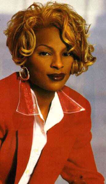 MARY J BLIGE 1995 - Even after all these years, I still love this hairstyle. Mary J Bilge, Freestyle Music, Black Legends, Mary J Blige, Lake Mead, Fall Hair Cuts, Mama Mary, Blonde Hairstyles, African American Culture