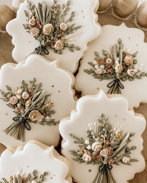 Bouquet Cookies Decorated, Pampas Grass Cookies, Fall Wedding Sugar Cookies, Floral Birthday Cookies Decorated, Spring Wedding Cookies, Boho Bridal Shower Cookies, Floral Sugar Cookies, Cookie Decorating Supplies, Wedding Shower Cookies