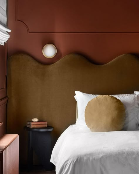 Alle berichten • Instagram Bedside Scones Ideas, Brown Red Bedroom, Hotel Room Headboard, Hotel Renovation, Wall Headboard, Stratford Ontario, Contemporary Bedrooms, Home Storage Ideas, Inn Hotel