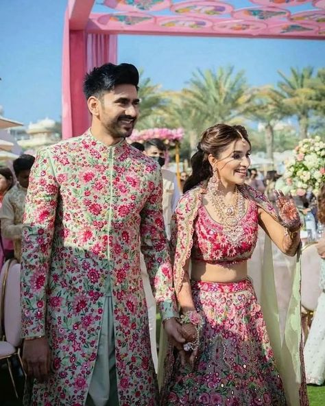 Couple Dress Matching Indian, Colour Coordinated Outfits, Couple Dress Matching, Haldi Outfit For Bride, Wedding Matching Outfits, Haldi Ceremony Outfit, Best Indian Wedding Dresses, Coordinated Outfits, Coordinates Outfits