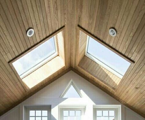 Skylight Wood Ceiling, Skylight With Beams, Cottage Skylight, Sun Roofs Ceilings, Skylights Ideas Ceilings, Skylight Bedroom, Exterior Window Sill, Vaulted Ceiling Bedroom, Flat Roof Skylights