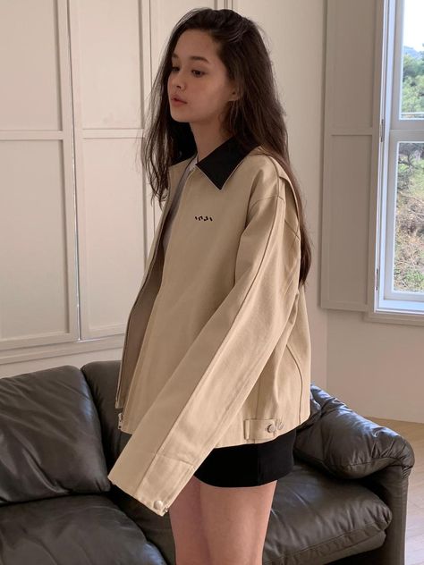 Active Jacket Beige Beige Oversized Jacket Outfit, Oversized Beige Casual Utility Jacket, Casual Oversized Beige Outerwear, Casual Beige Windbreaker, Oversized Beige Sporty Outerwear, Jacket Beige, Beige Jacket, Active Jacket, Baggy Jeans