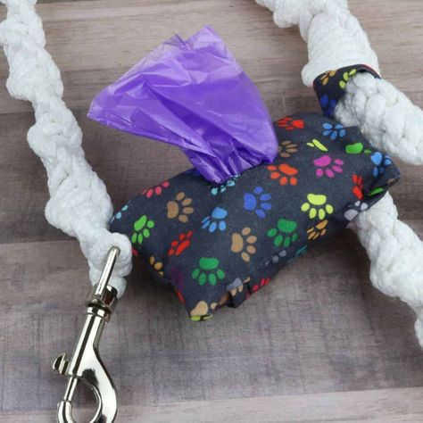 Poop Bag Holder Diy, Dog Poop Bag Holder Diy, Diy Dog Bag, Diy Wallet Pattern, Dog Bag Holder, Bag Holder Pattern, Cat Costume Diy, Dispenser Diy, Dog Waste Bag Dispenser