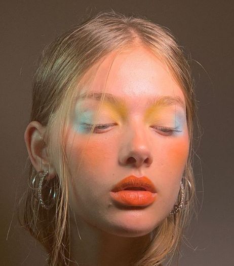 Majestic Makeup, Hannah Kepple, Art Sources, Editorial Make-up, Make Up Kits, Makeup History, Neon Eyeshadow, Neon Makeup, Makeup Idea